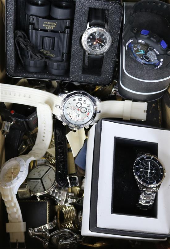 Large quantity of various watches.